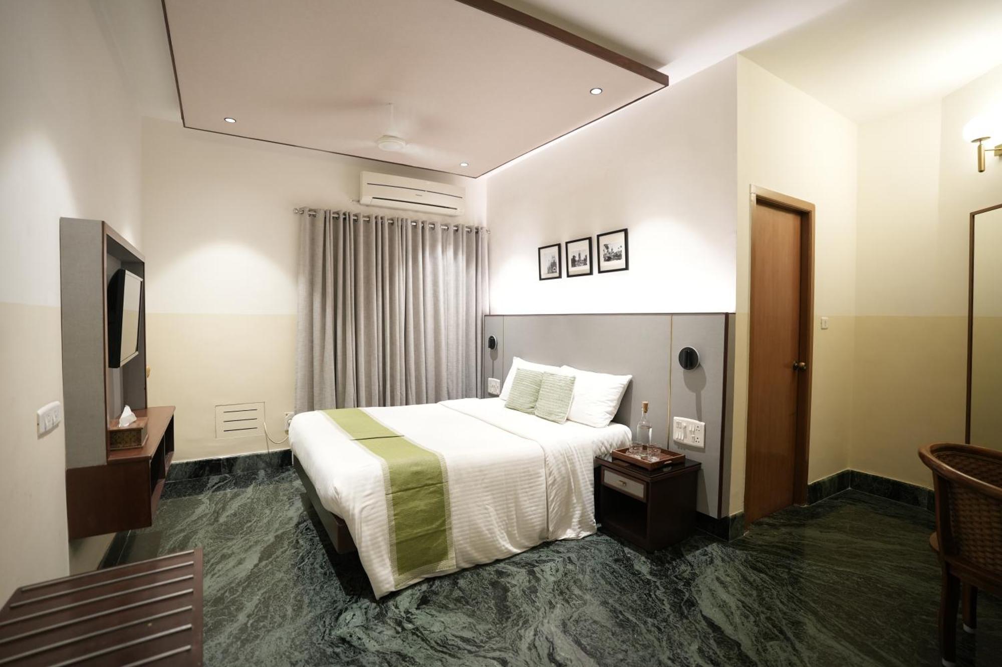 Hanu Reddy Residences Poes Garden Chennai Exterior photo
